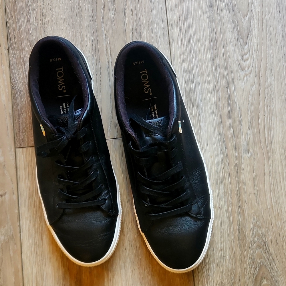 Casual dress sneakers